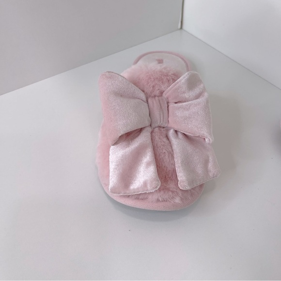 Victoria's Secret Velvet Bow Slipper - Picture 5 of 8